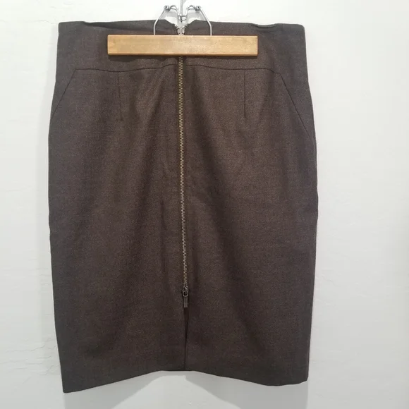 Banana Republic Back Zip Wool Blend Pencil Skirt. - Picture 8 of 9
